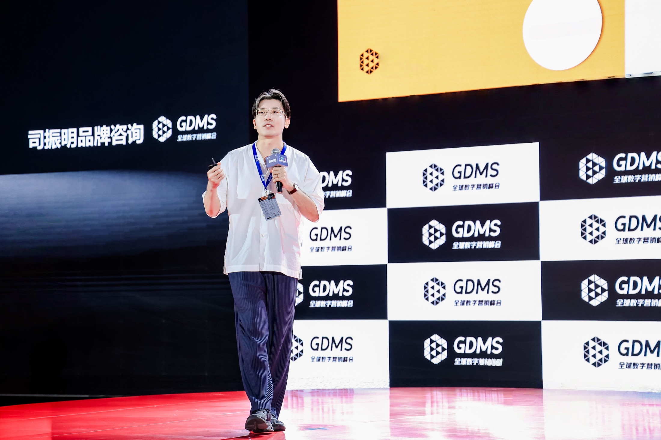 司振明与明星案例